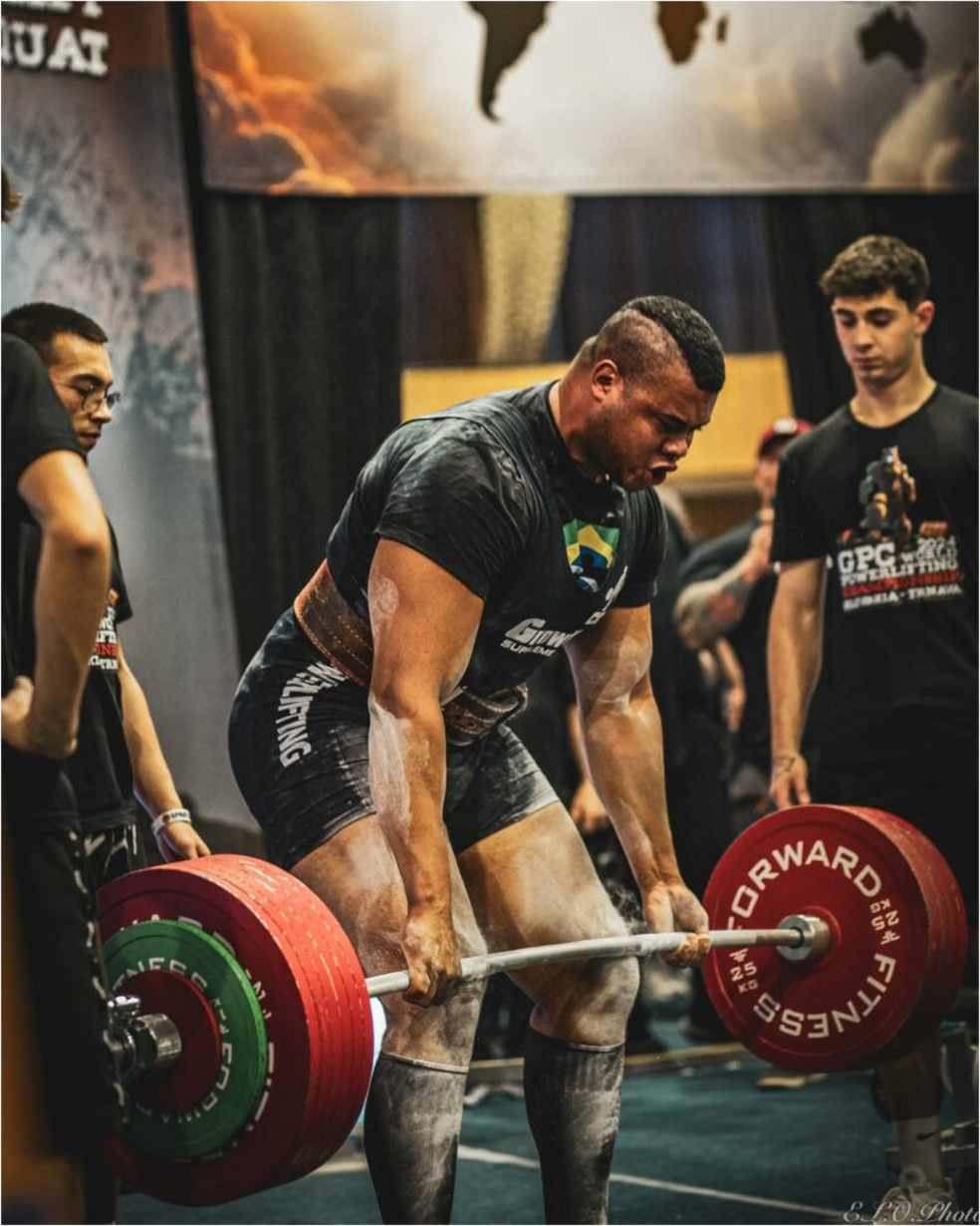 Bitelo competindo na Eslováquia com 350kg no levantamento terra